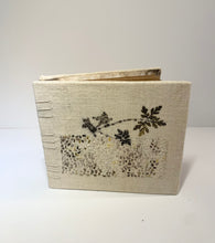 Load image into Gallery viewer, Memory book - Seed stitch with herb robert print

